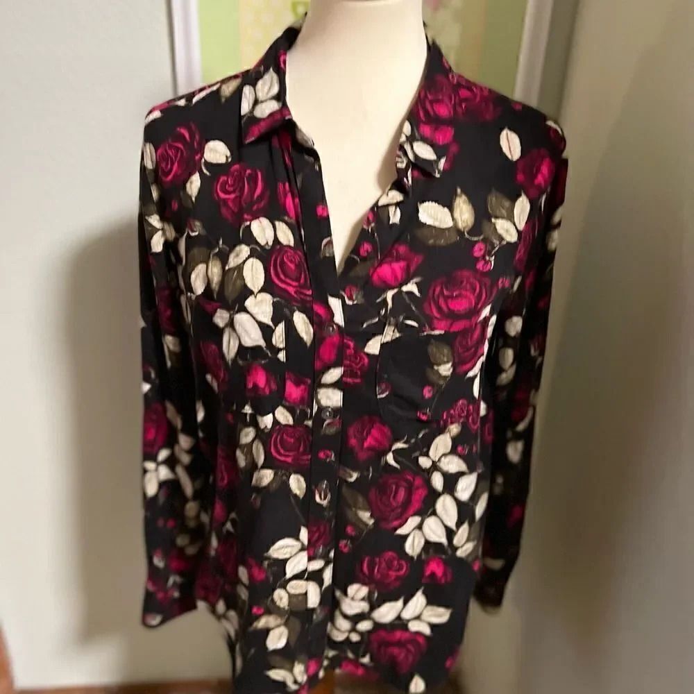 EUC Rock & Republic Adjustable Long Sleeved Button Down Top Size Medium #96